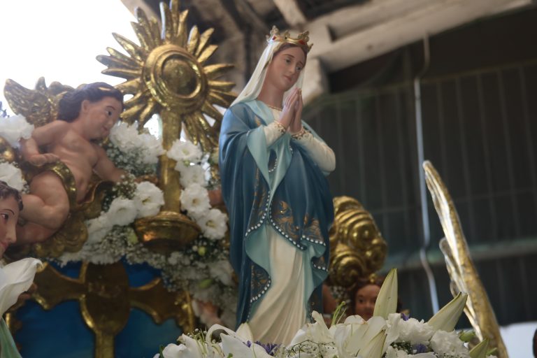 GALO CEDE ESPAÇO PARA MONTAGEM DE ANDOR DE NOSSA SENHORA DA CONCEIÇÃO