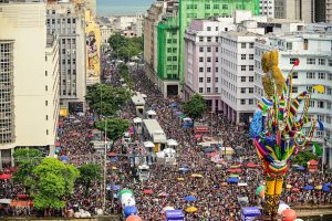 GALO DA MADRUGADA MANTÉM GRANDIOSIDADE E REÚNE MAIS DE 2 MI PELO CENTRO DO RECIFE